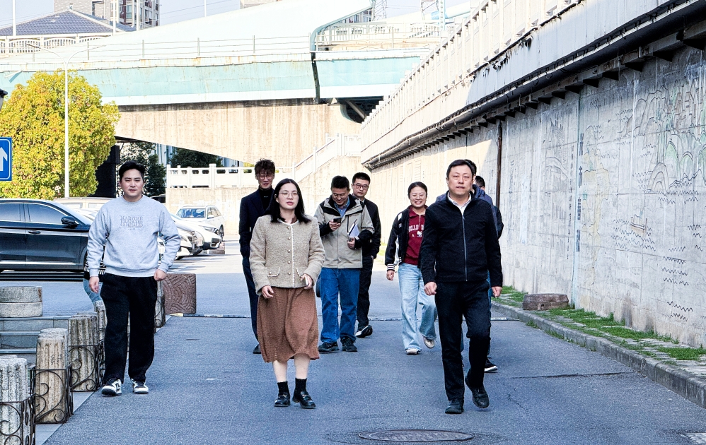 镜湖区委常委、副区长高伟来园调研指导工作